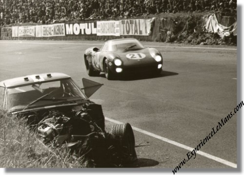  photo of Ferrari 250 LM and crashed Chevrolet Corvette 24 Heures du Mans